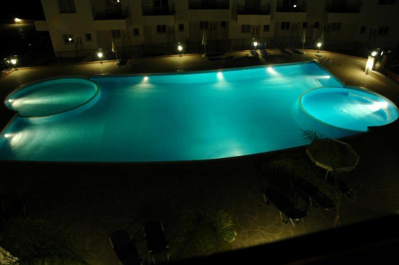 Ifestos Kings Resort Appartment Пафос Екстериор снимка