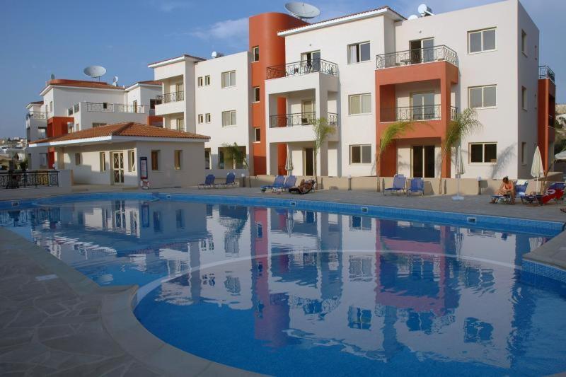 Ifestos Kings Resort Appartment Пафос Екстериор снимка