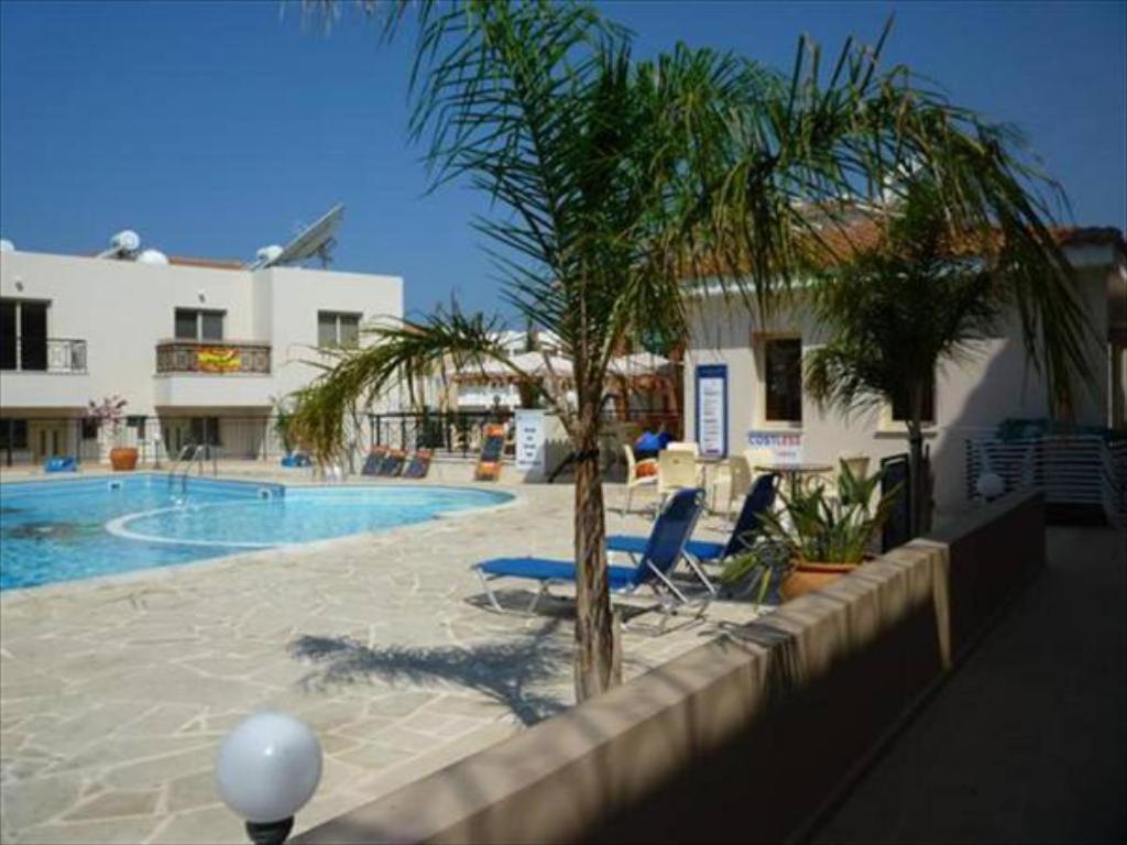 Ifestos Kings Resort Appartment Пафос Екстериор снимка