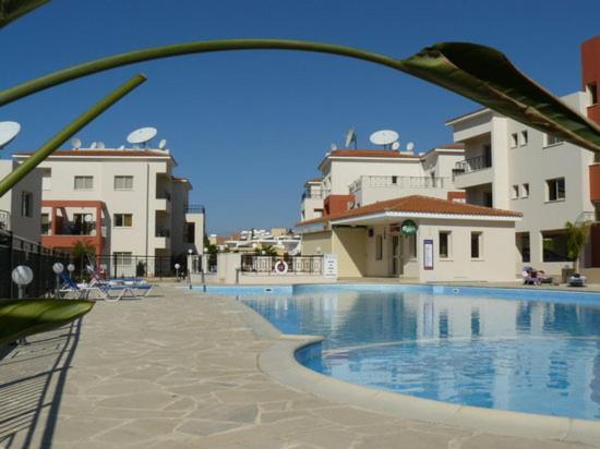Ifestos Kings Resort Appartment Пафос Екстериор снимка