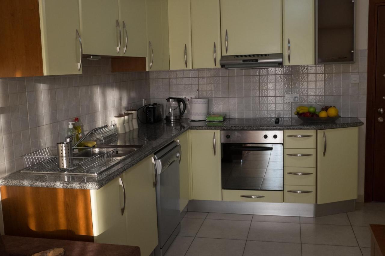 Ifestos Kings Resort Appartment Пафос Екстериор снимка