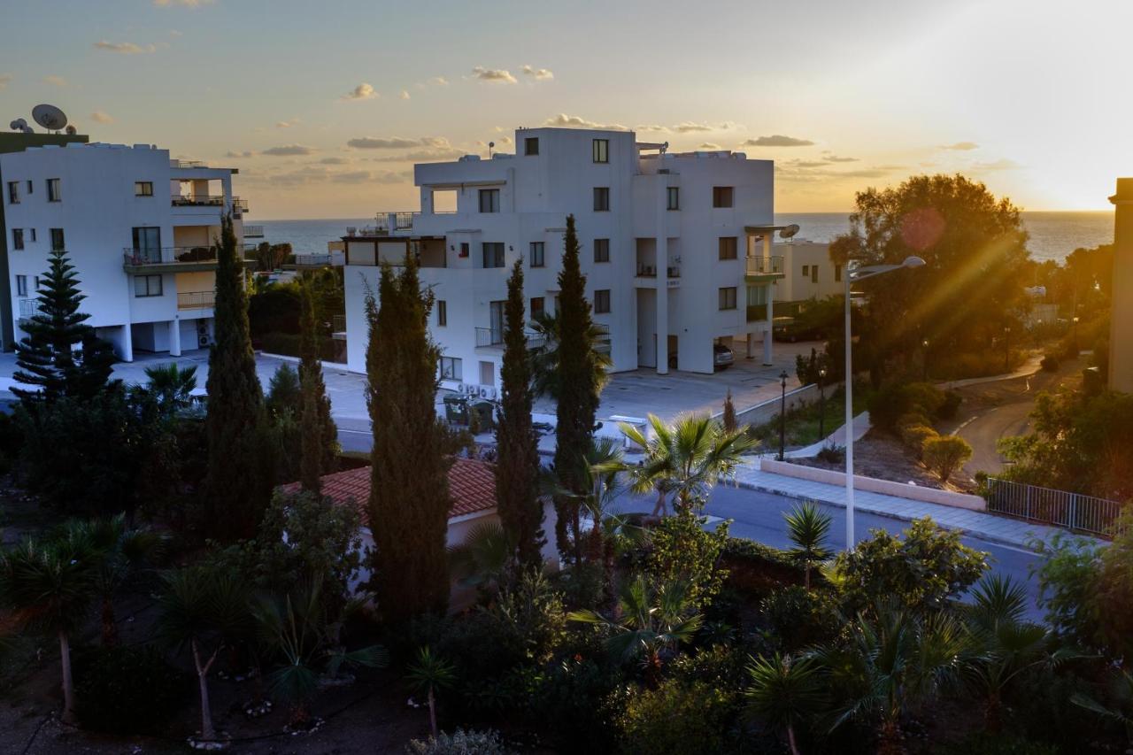 Ifestos Kings Resort Appartment Пафос Екстериор снимка